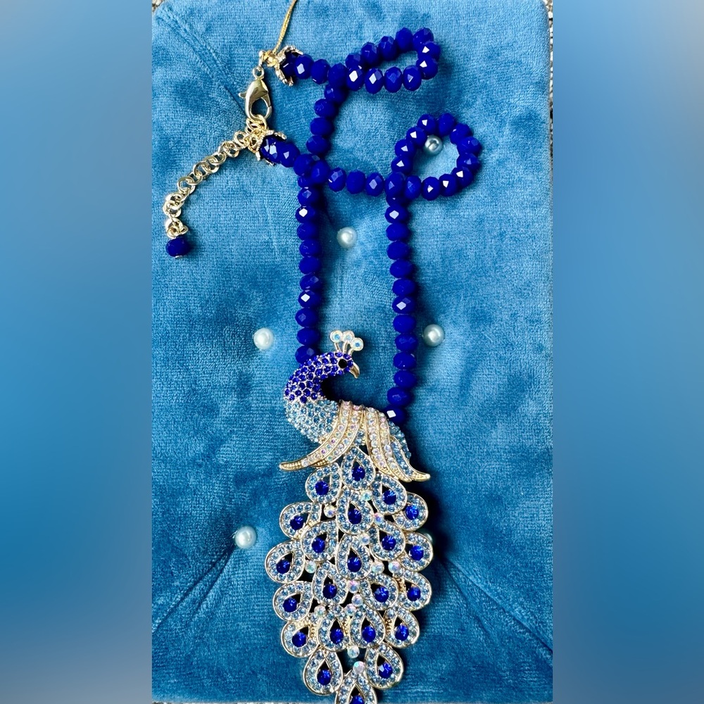 Eye candy necklace